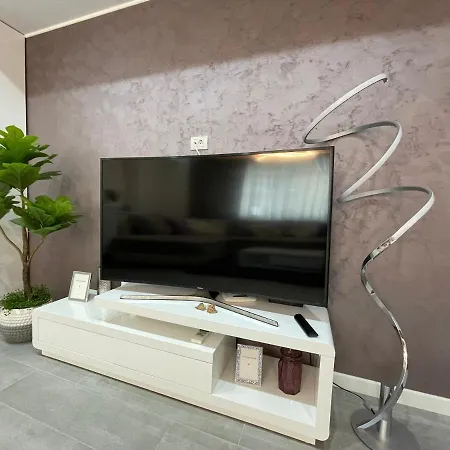 Novac Luxury Art Apartament *