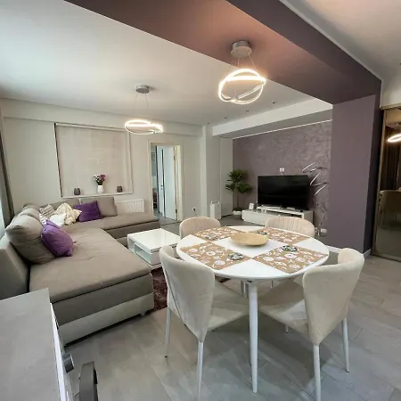 Novac Luxury Art Apartament アパート ナボダリ